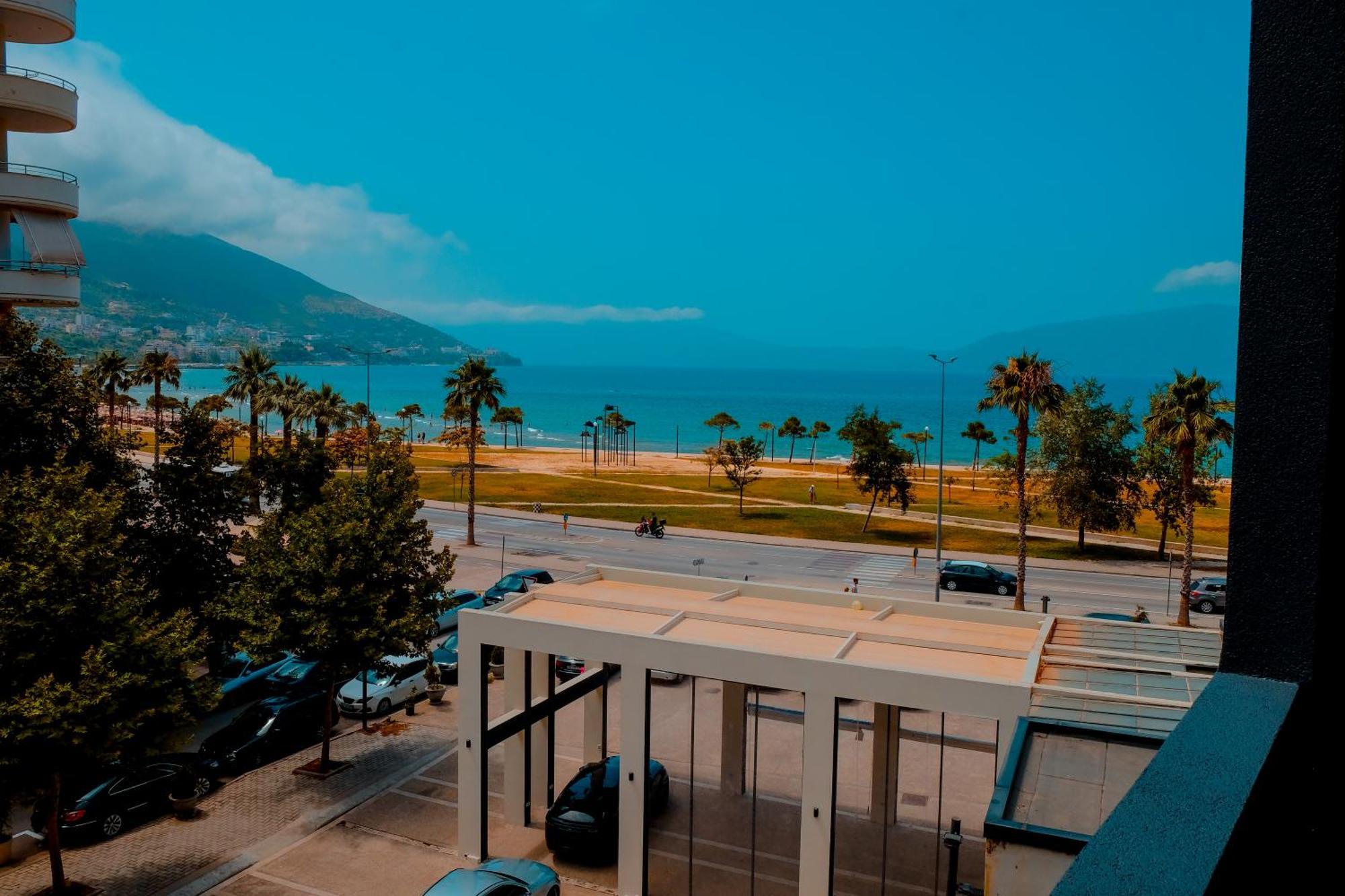 Laid Hotel Vlorë Exteriör bild