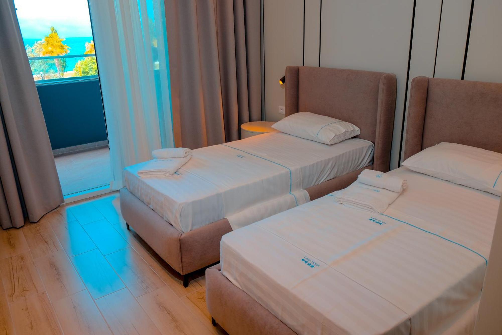 Laid Hotel Vlorë Exteriör bild