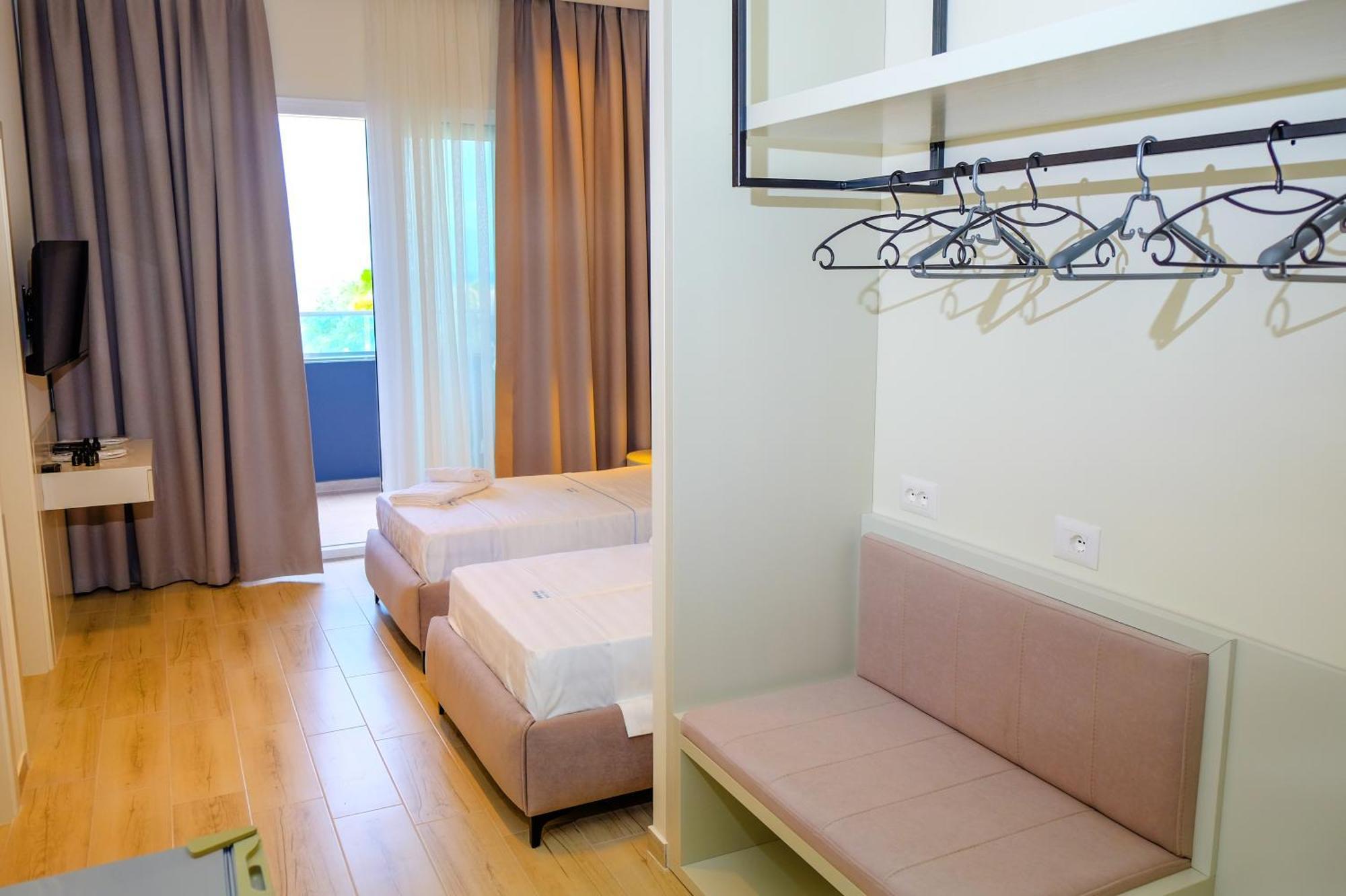 Laid Hotel Vlorë Exteriör bild
