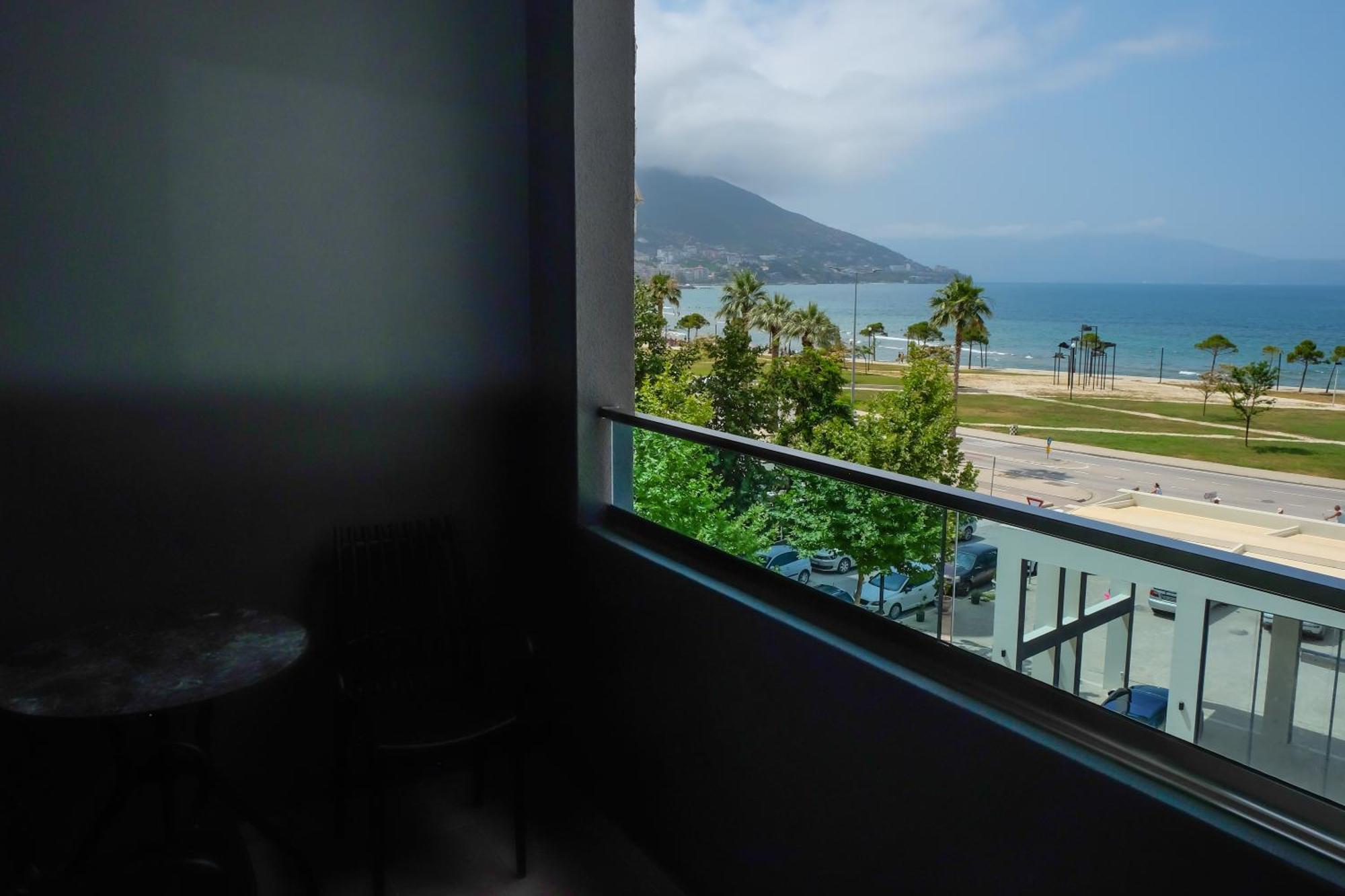 Laid Hotel Vlorë Exteriör bild