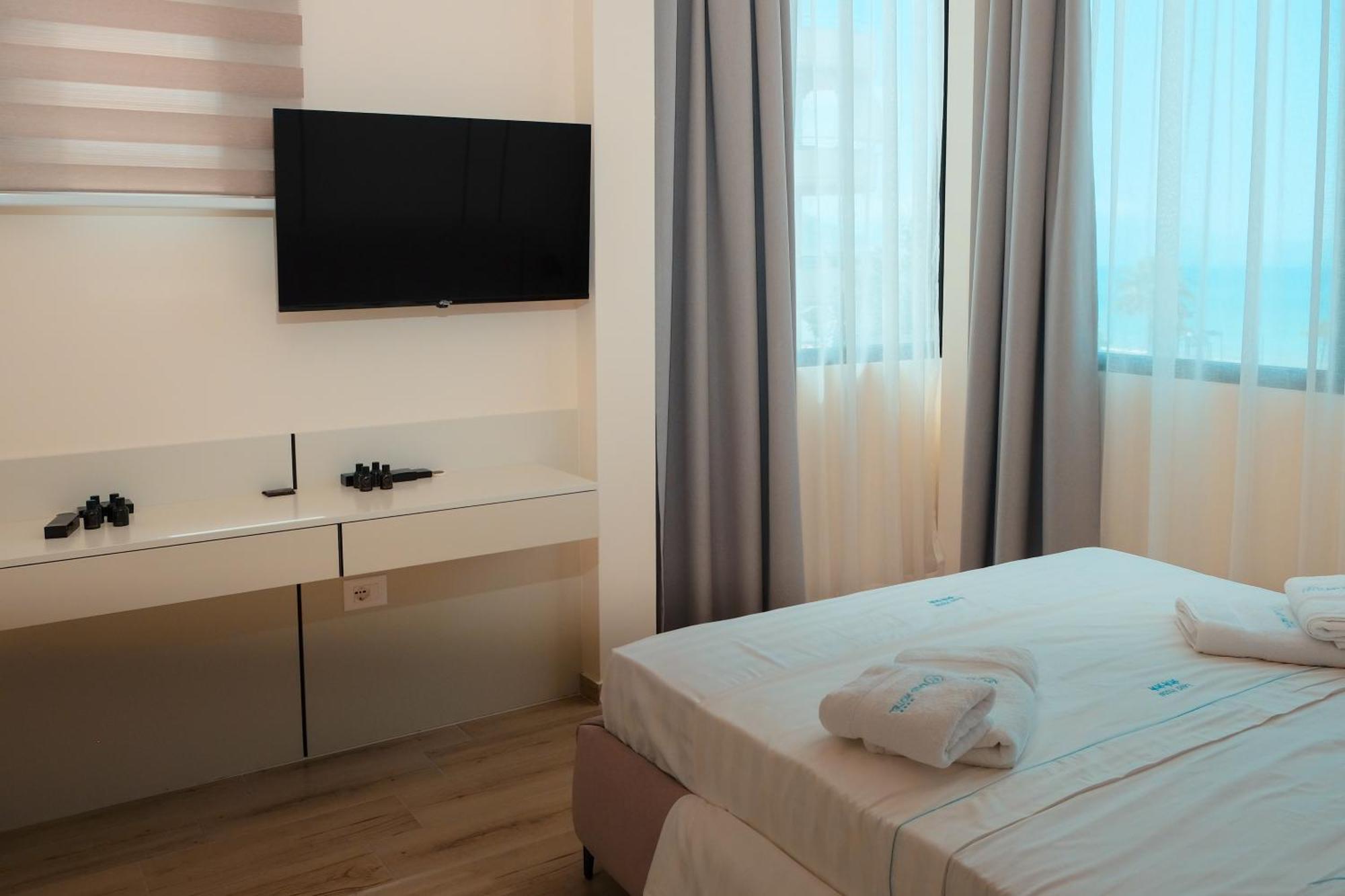 Laid Hotel Vlorë Exteriör bild