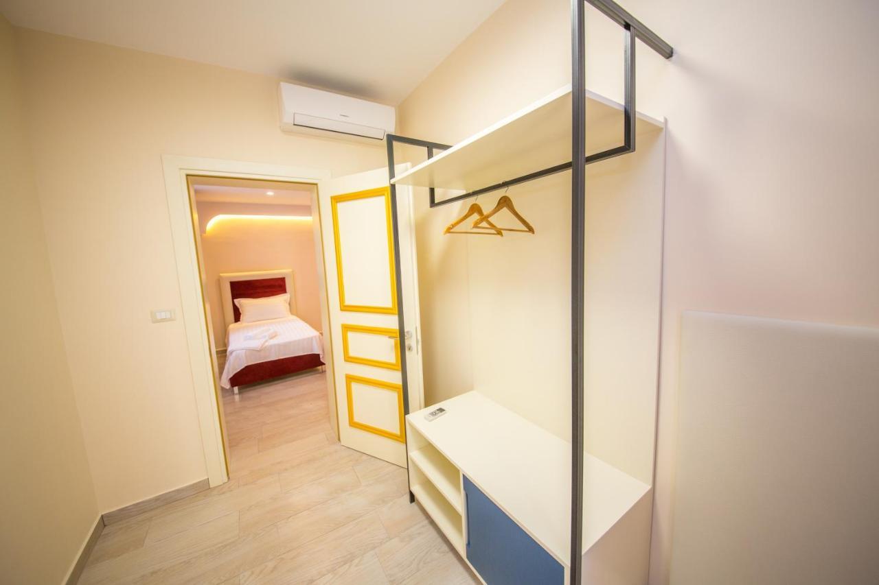 Laid Hotel Vlorë Exteriör bild
