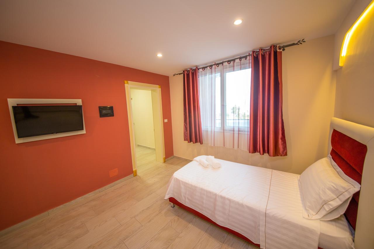 Laid Hotel Vlorë Exteriör bild