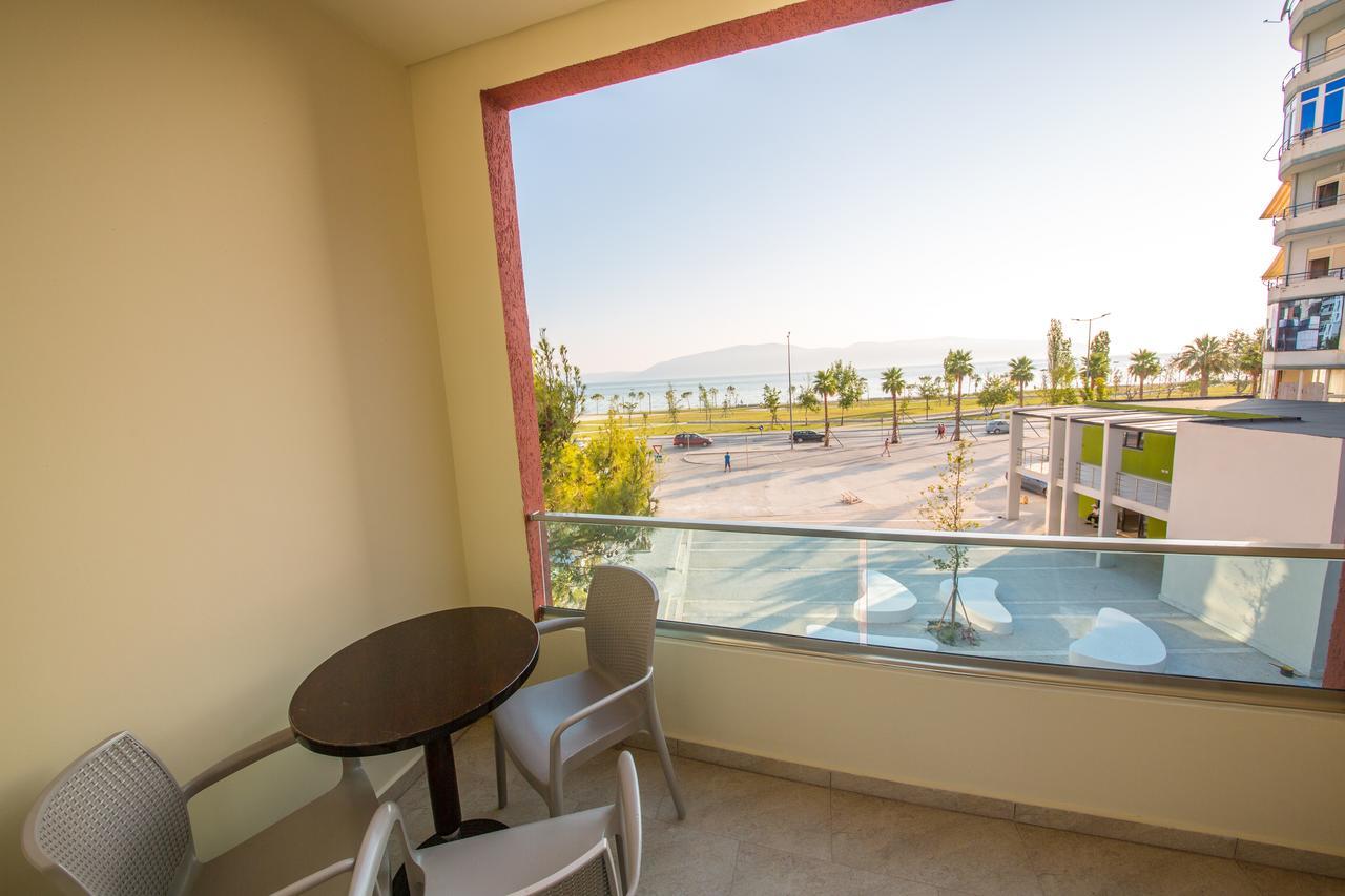 Laid Hotel Vlorë Exteriör bild