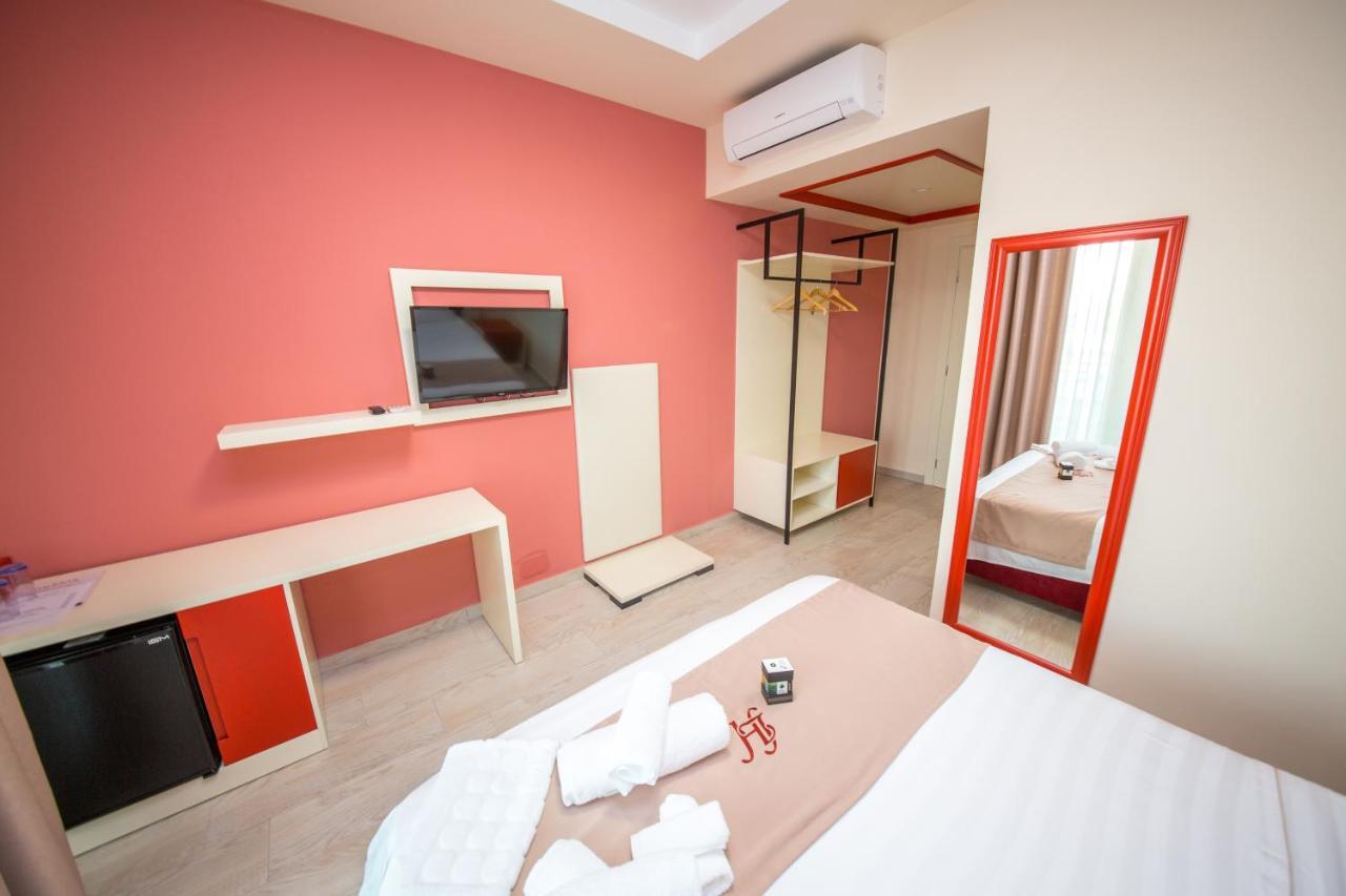 Laid Hotel Vlorë Exteriör bild