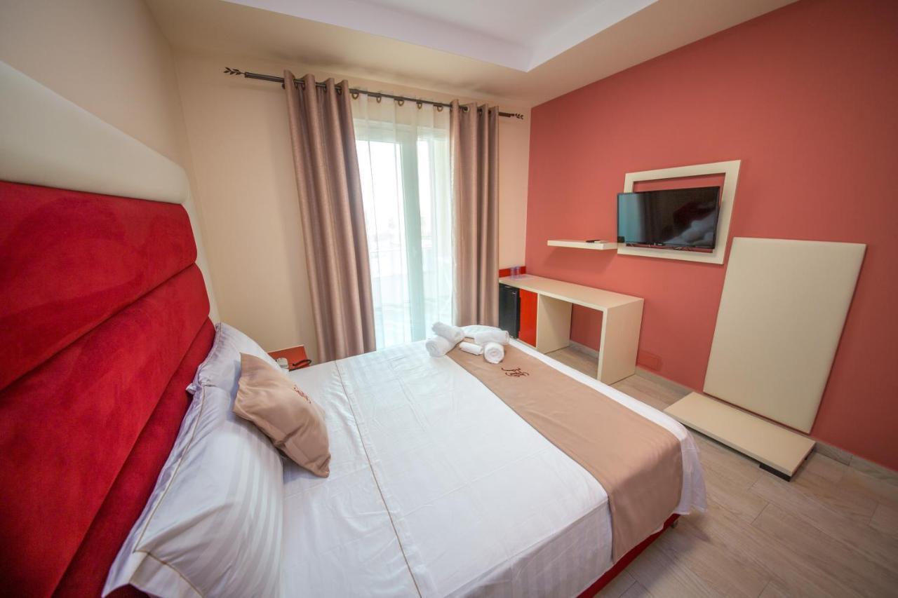 Laid Hotel Vlorë Exteriör bild