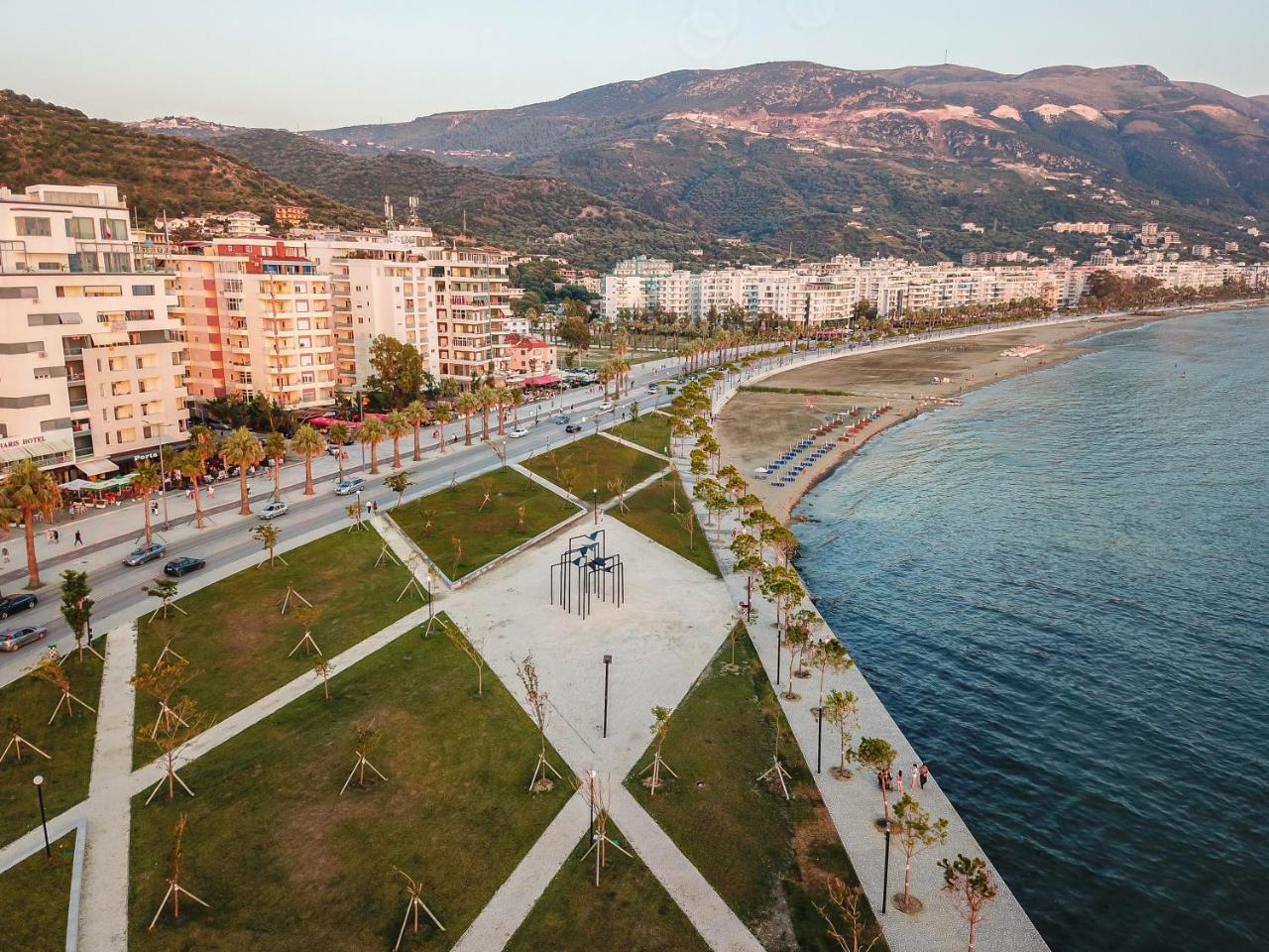Laid Hotel Vlorë Exteriör bild