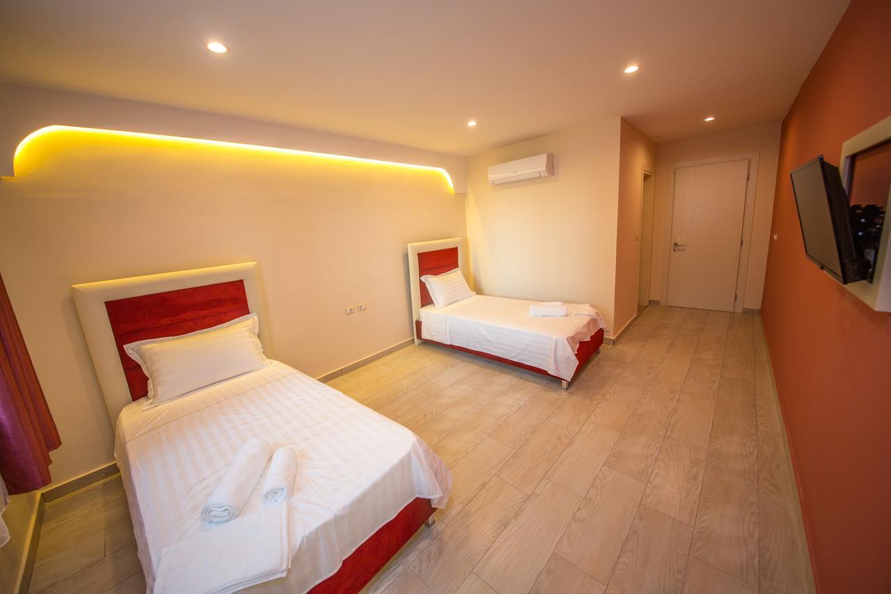 Laid Hotel Vlorë Exteriör bild