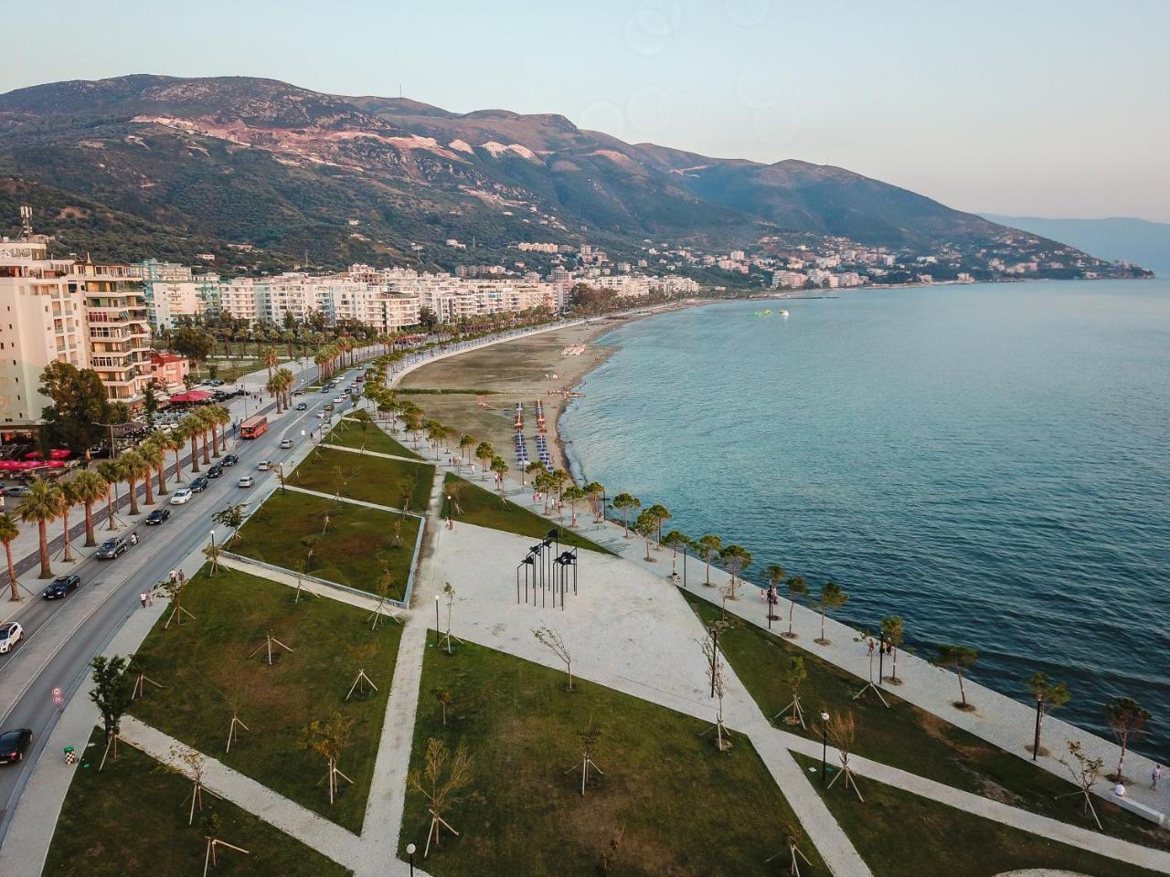 Laid Hotel Vlorë Exteriör bild